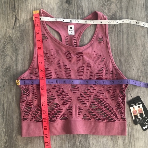 90 Degree By Reflex Cutout Cropped Seamless Top - Picture 10 of 15